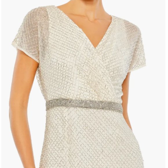 MAC DUGGAK 93678 BEADED BUTTERFLY SLEEVE NUDE/SILVER COLUMN GOWN sz 8 - Picture 2 of 3